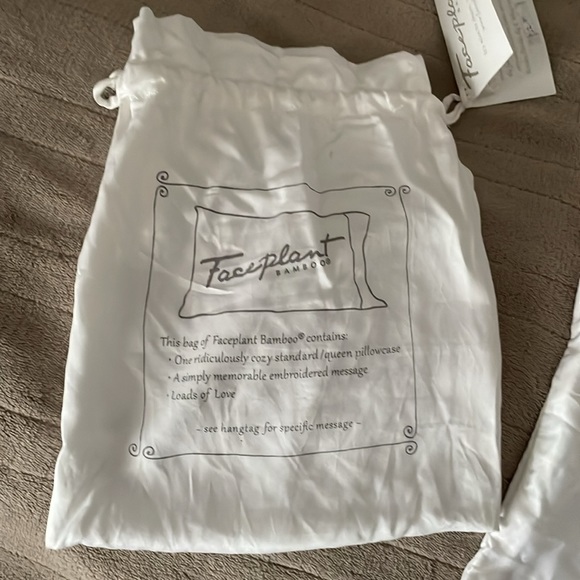 Faceplant Bamboo, Embroidered pillowcase, queen size - Picture 3 of 8